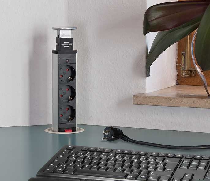 Brennenstuhl 1396200013 Tower Power USB-oplader-strømskinne 3-vejs med dobbelt USB-opladeindgang 2m H05VV-F 3G1.5 Fuldt indbygget i bordplade