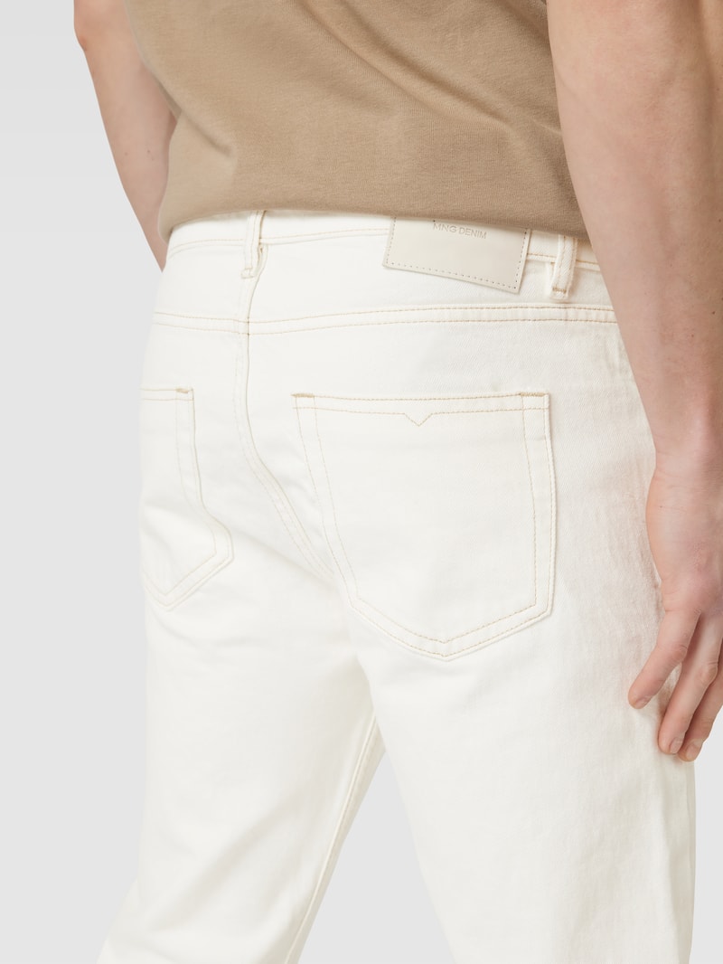 Jeans mit Label-Details in ecru