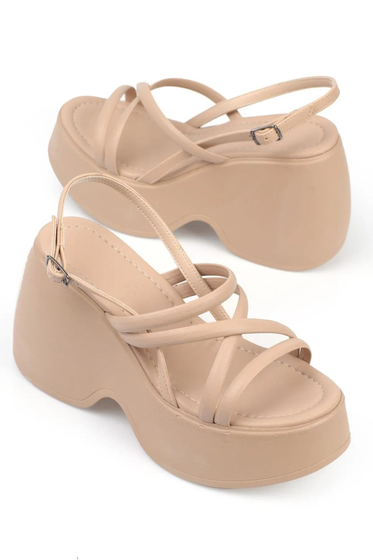 Capone Outfitters  Capone Damen-Sandalen mit hohem Keilabsatz und Knöchelriemen in Beige