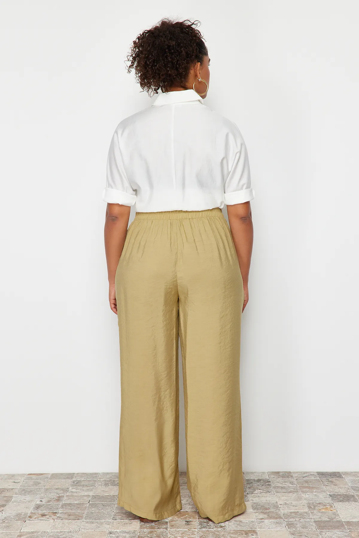 Trendyol Curve  Ölgrüne Webhose mit weitem Bein TBBSS24AR00011