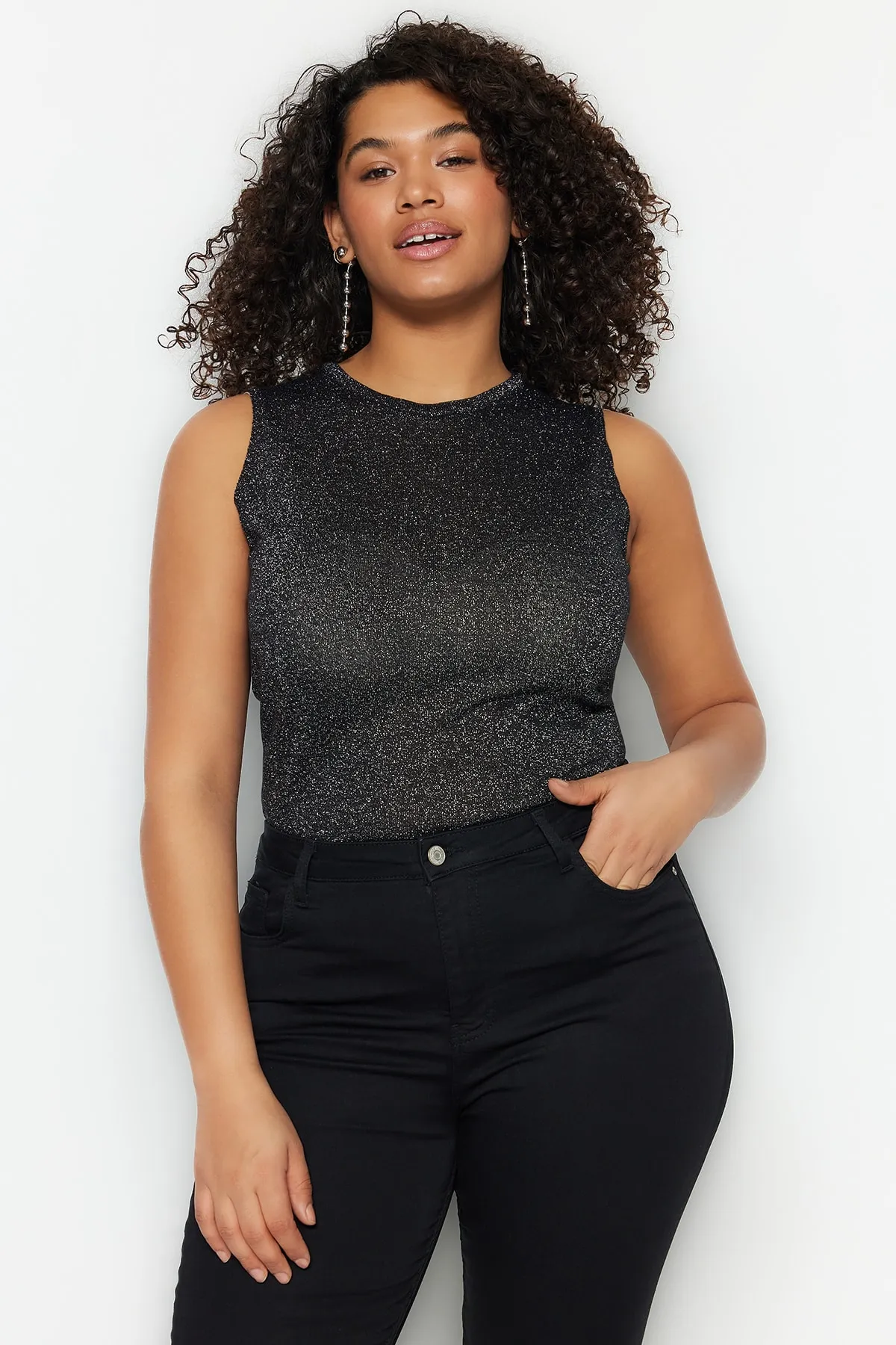 Trendyol Curve  Schwarze, figurbetonte, dünne, glänzende Strickbluse TBSSS23AF00019