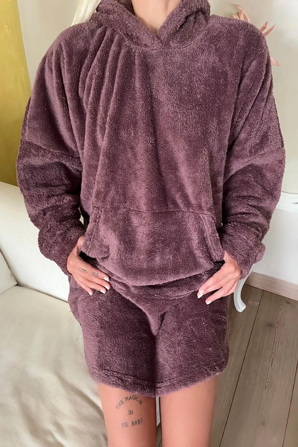 Pijamaevi  Bitter Brown Kapuzen-Pyjama aus übergroßem Sweat-Poncho mit Kapuze