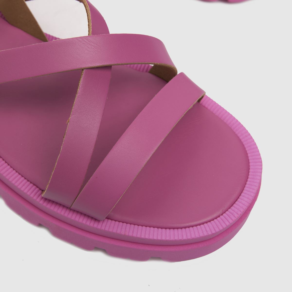 Schuh Tatum vastag, pántos szandál rózsaszínben