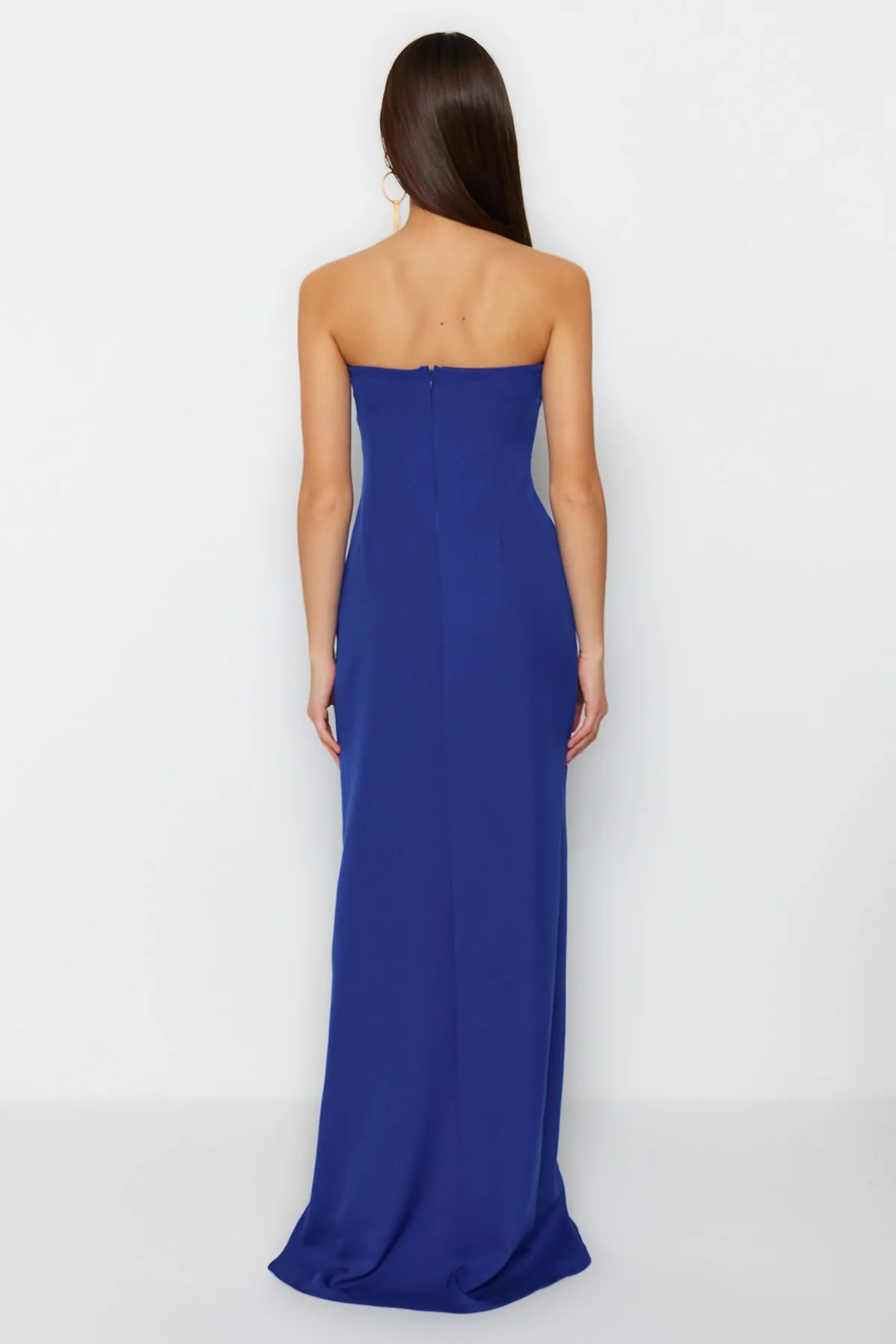 Trendyol Collection  Saks Langes Abendkleid in Bügel-Optik TPRSS23AE00185