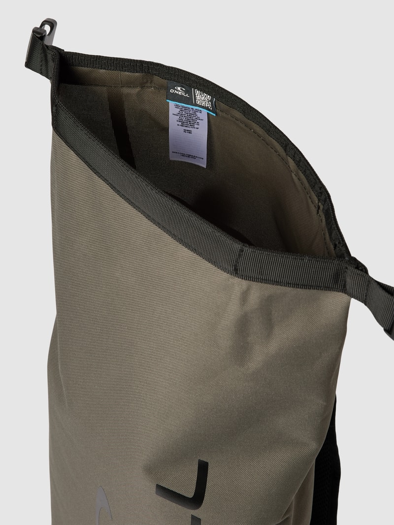 Rucksack mit Label-Patch in olivgrün