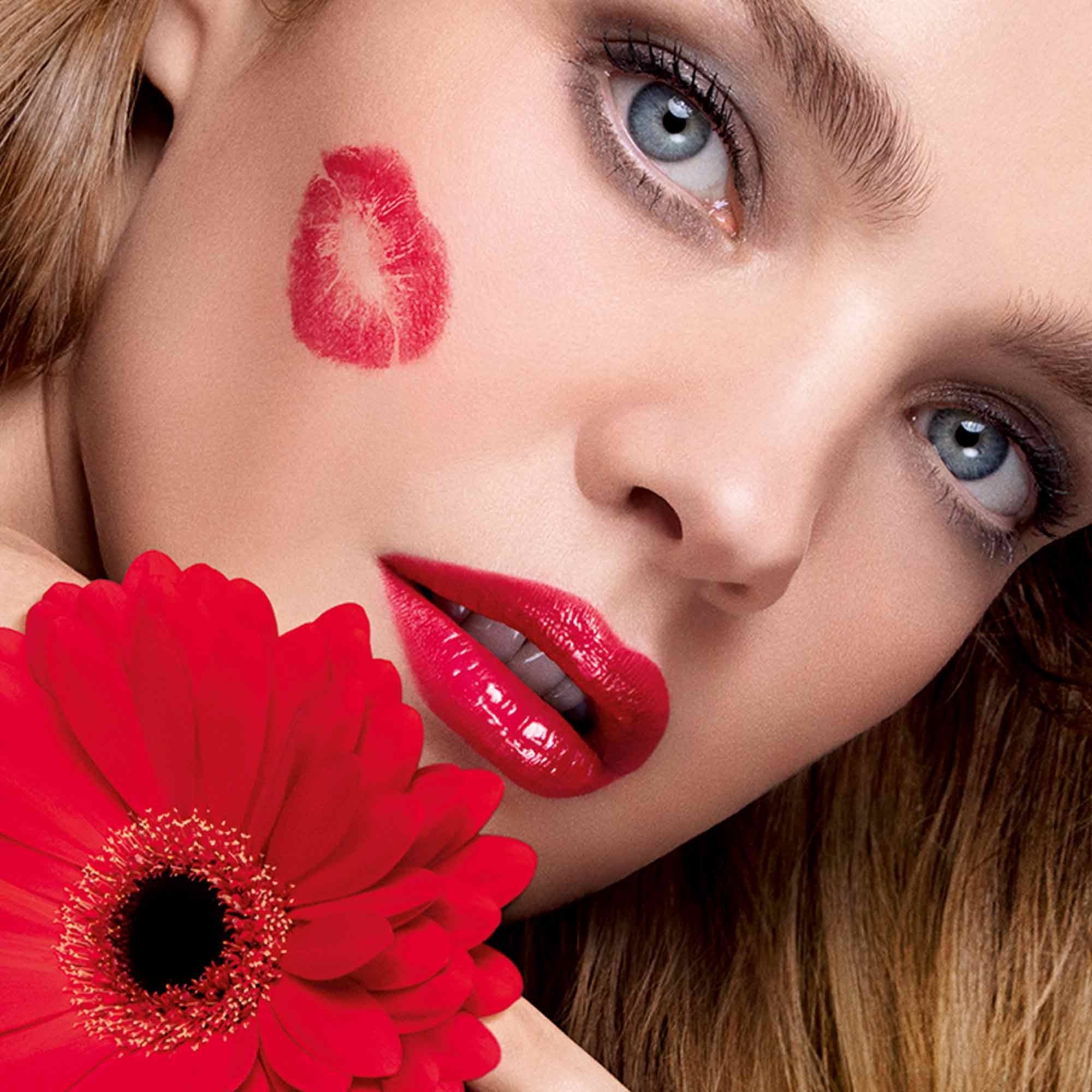 KissKiss Shine Bloom Rúž - Lesklý rúž, Rúž