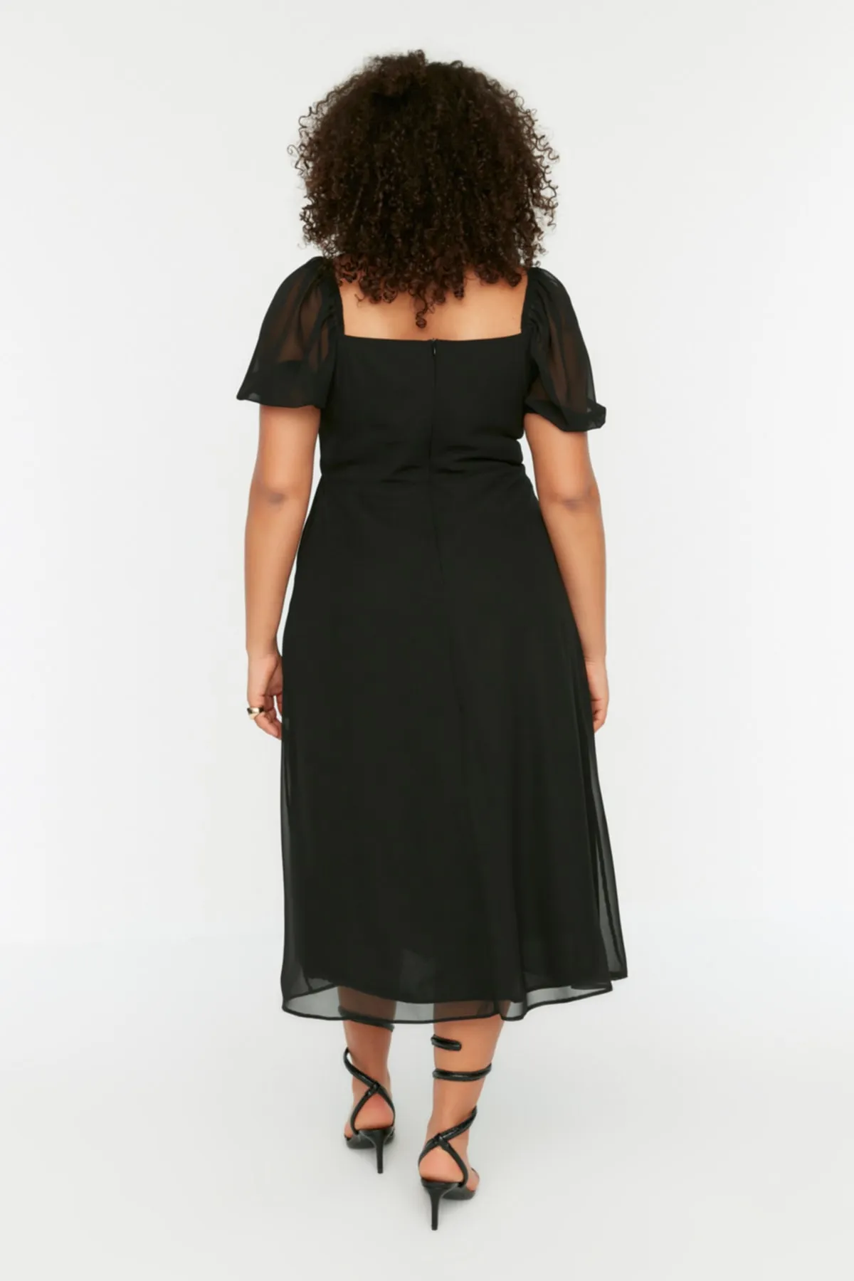 Trendyol Curve  Schwarzes gewebtes Kleid mit Schlitz TBBSS22AH0012