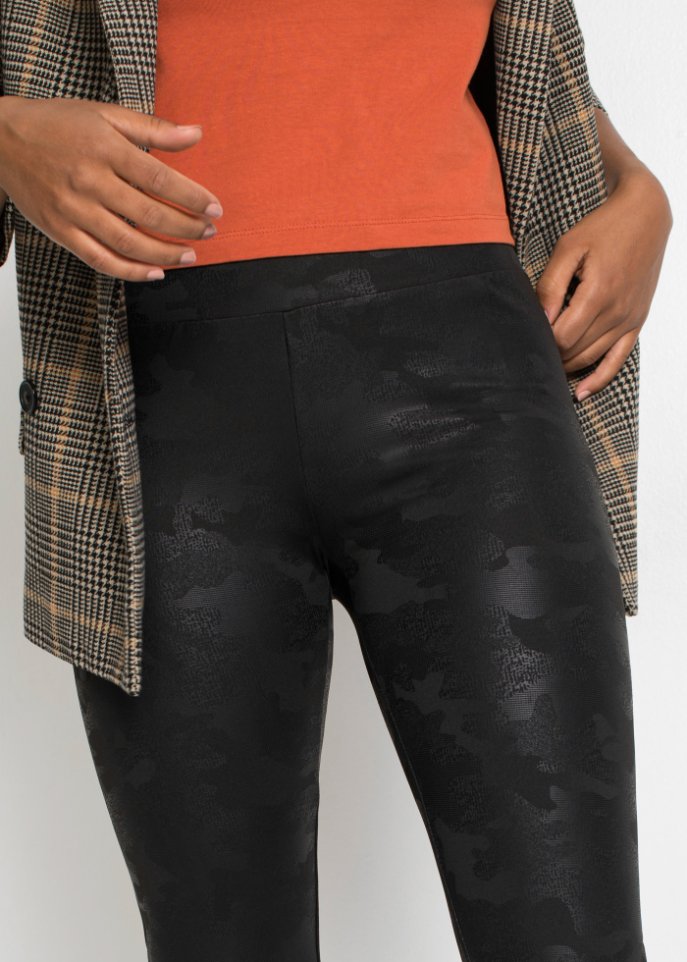 Glanzleggings mit Camouflage-Druck
