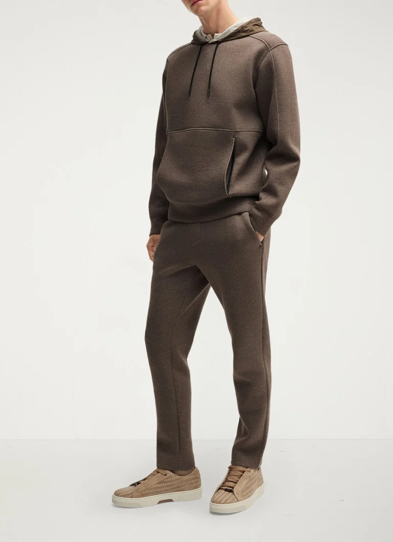 Pantaloni de trening HUGO BOSS x ASTON MARTIN, tricotați, mulați, cu buzunare laterale.
