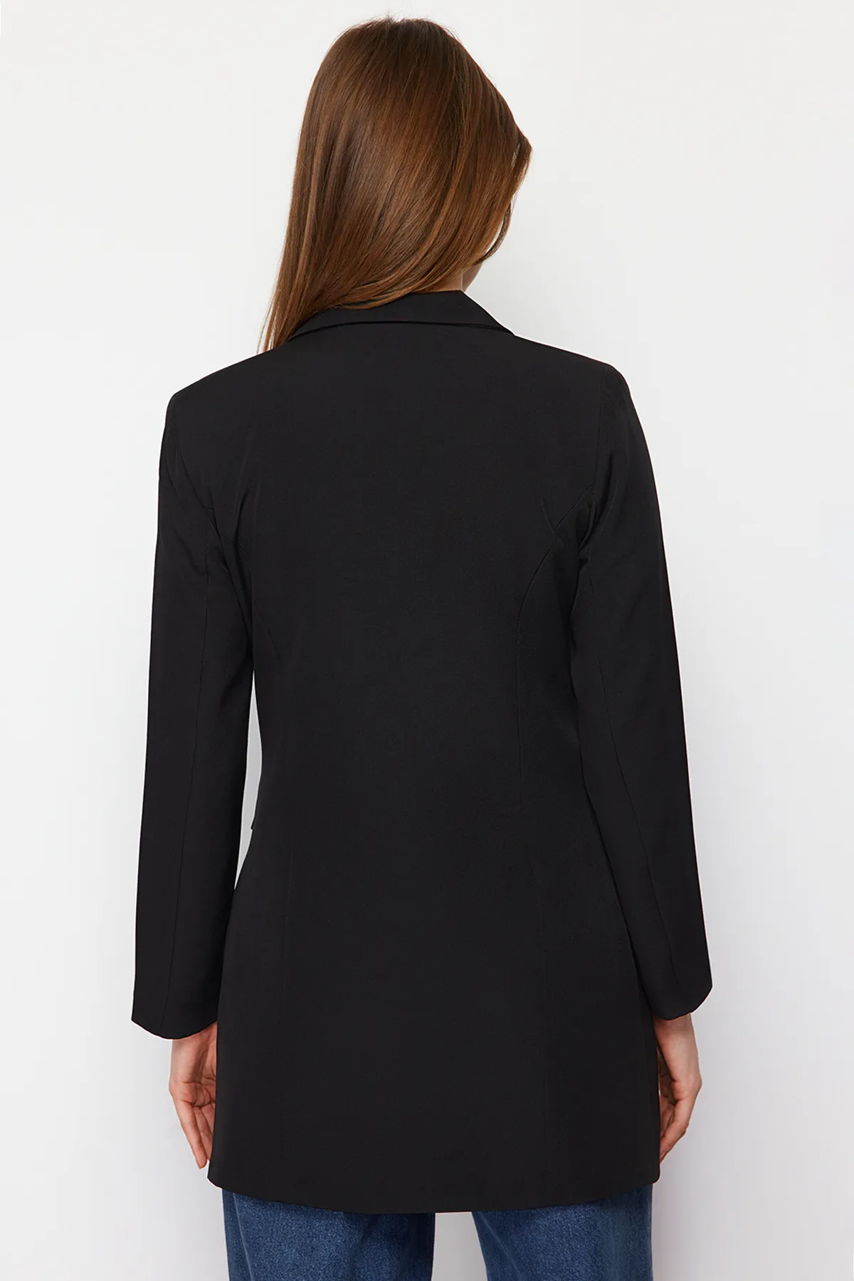 Trendyol Modest  Schwarzer Blazer aus Webstoff mit doppelter Knopftasche und detailliertem Futter TCTAW22CK0007