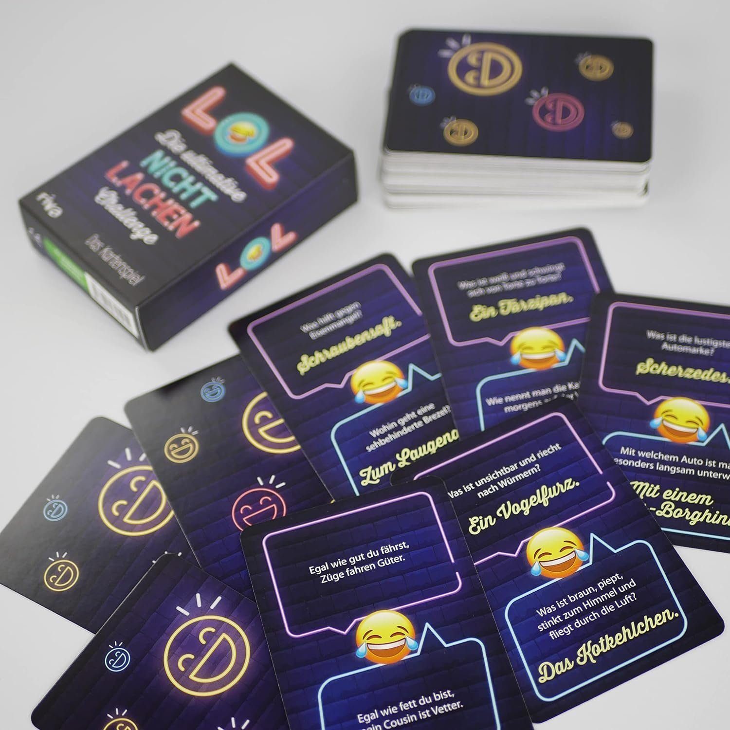 Riva Spielesammlung, LOL – Die ultimative Nicht-lachen-Challenge: Das Kartenspiel Witzen, Flachwitzen, Scherzfragen. Partyspiel Mann & Frau ab 8 Jahren, Gesellschaftsspiele Erwachsene & Kinder Kartenspiel Weihnachtsgeschenk