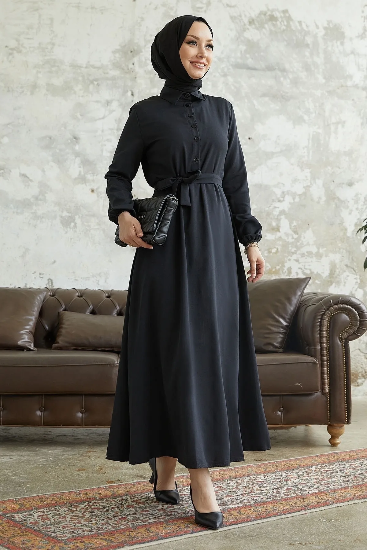 InStyle  Alerya Kleid mit Gürtel und Knöpfen – Schwarz