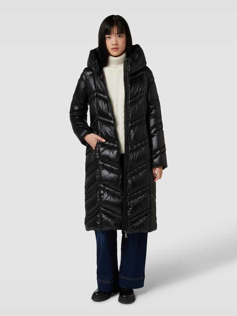 Daunenmantel mit Kapuze in schwarz