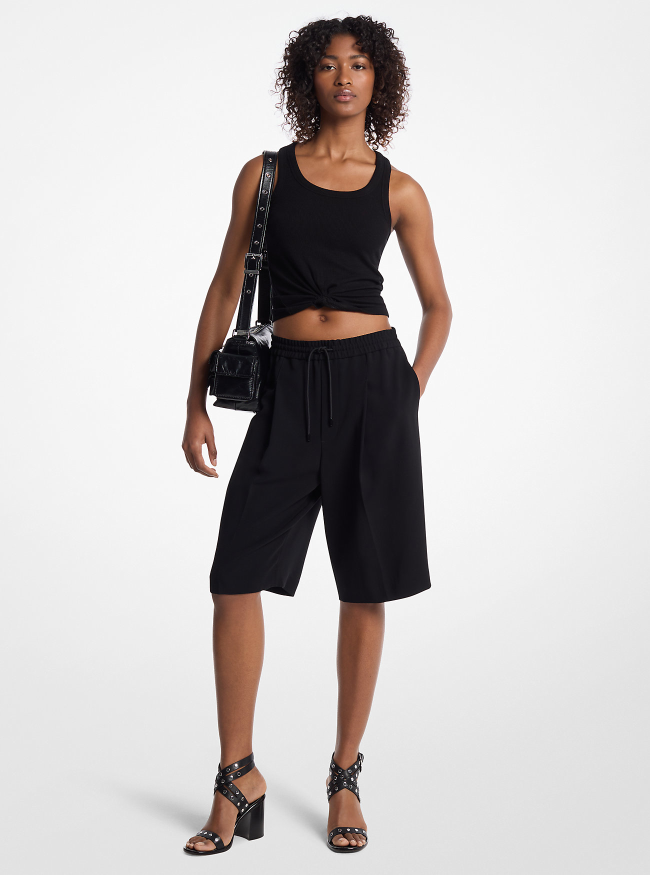 Teksturerte Bermuda-treningsshorts i krepp – SVART