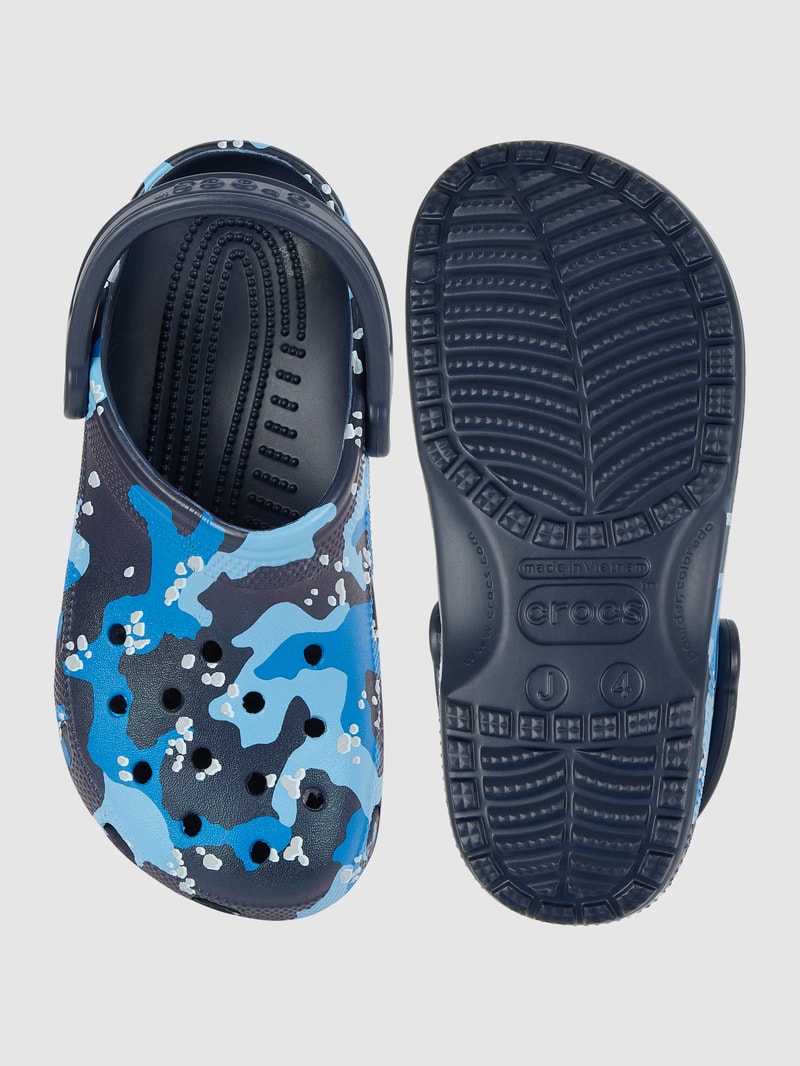 Sandalen mit Camouflage-Muster in marineblau