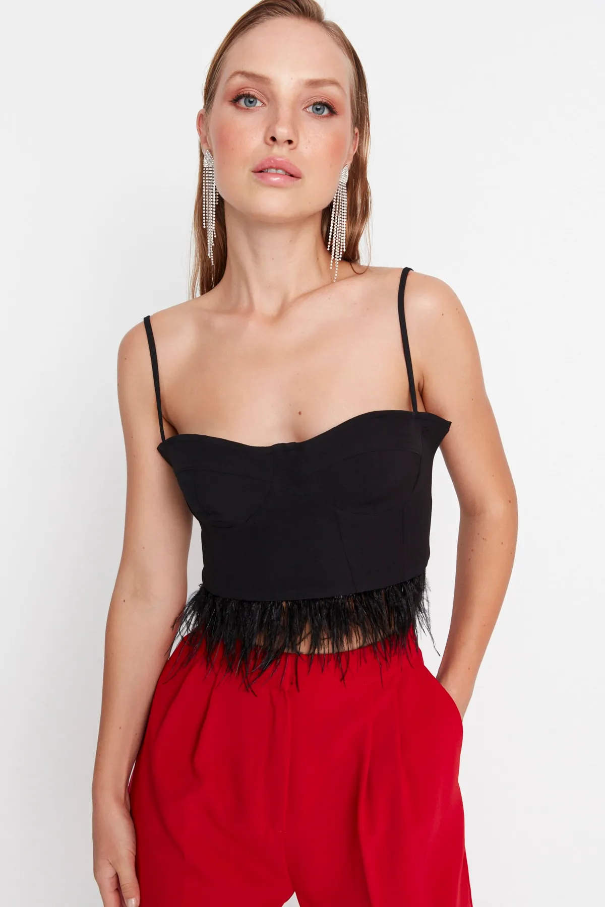 Trendyol Collection  Schwarzes, detailliertes, bauchfreies Bustier von Otriş TPRAW23BS00044