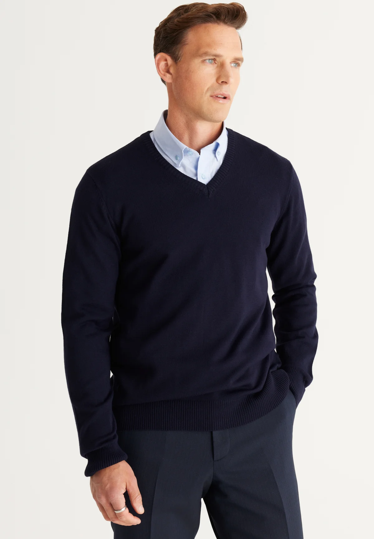 AC&CO / ALTINYILDIZ CLASSICS STANDARD FIT BASIC V-NECK - Suéter