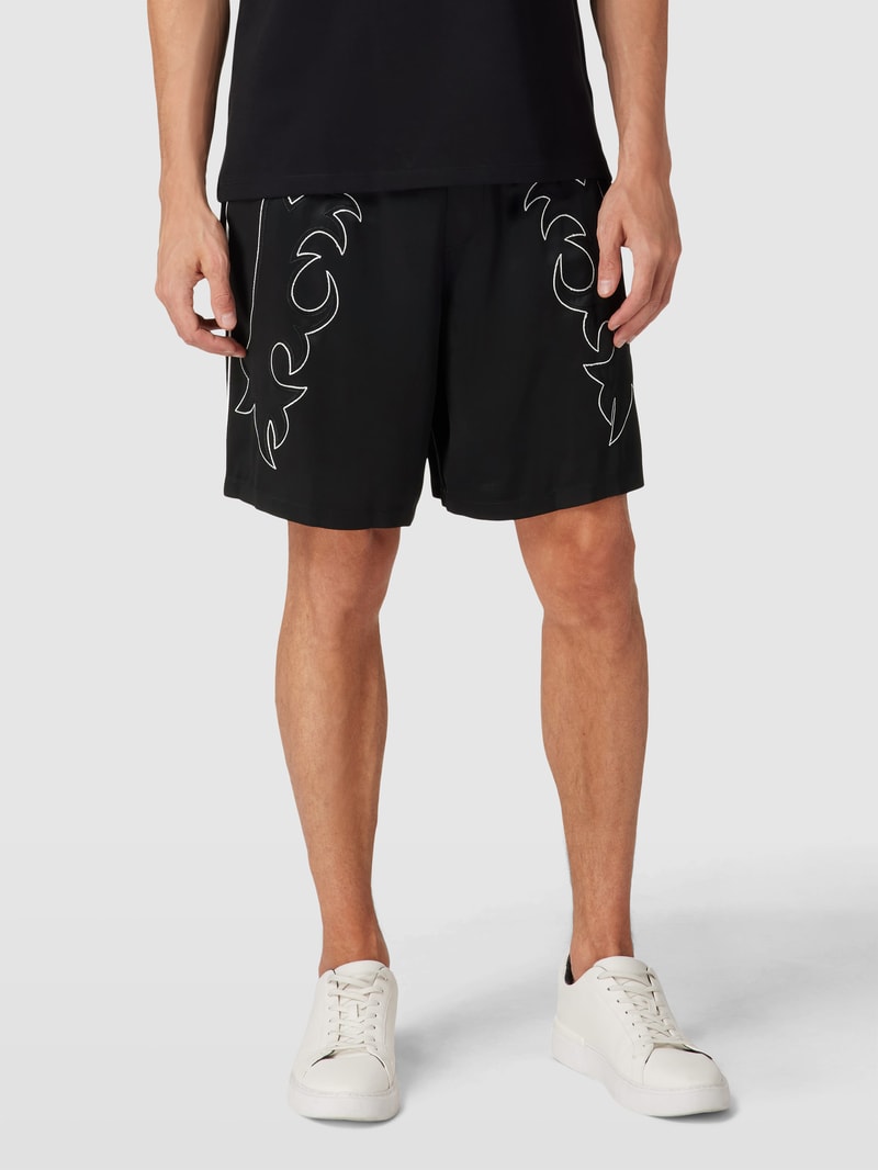 Shorts mit Ziernähten in schwarz
