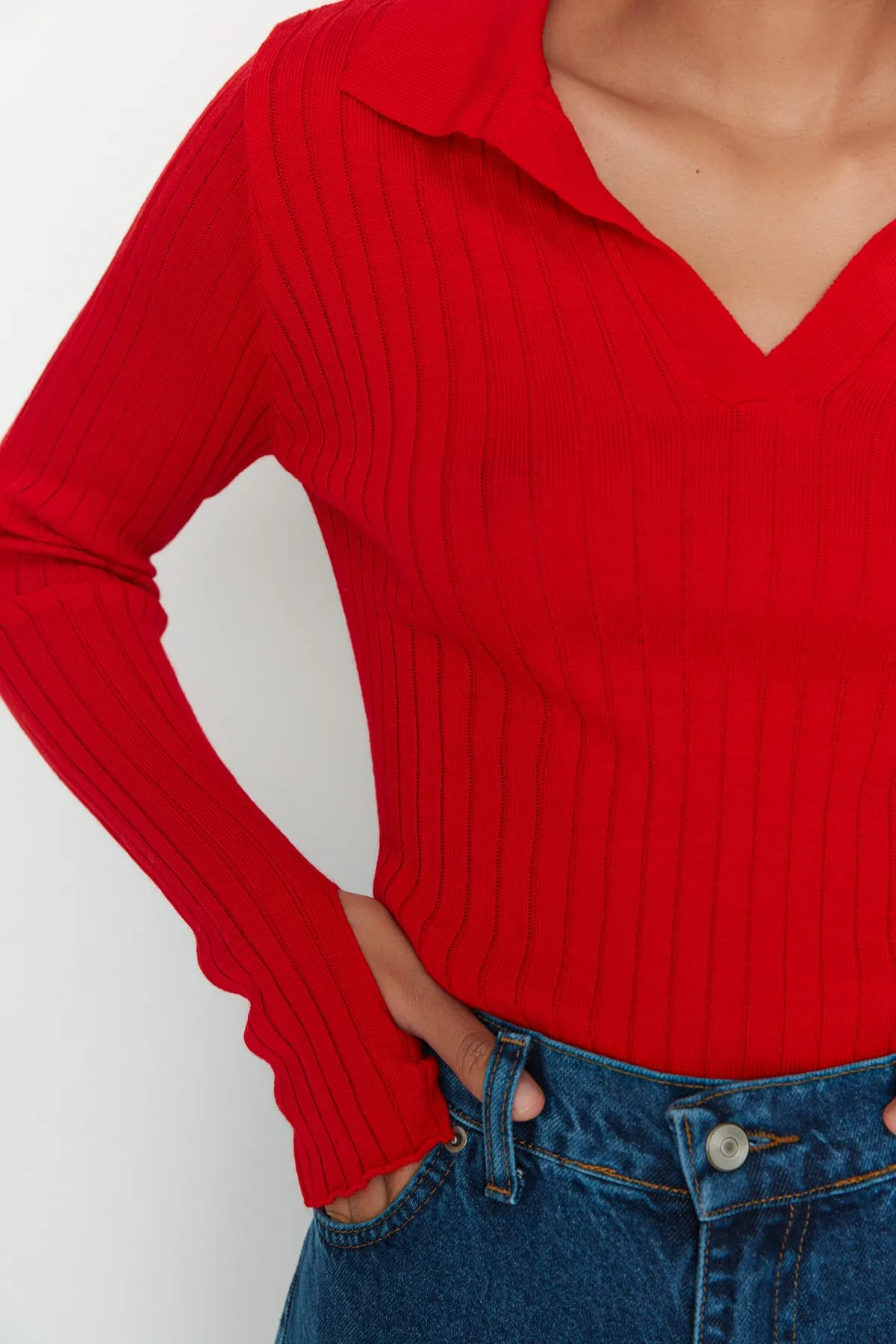 Trendyol Collection  Roter Strickpullover mit Rollkragen TWOAW21KZ1113