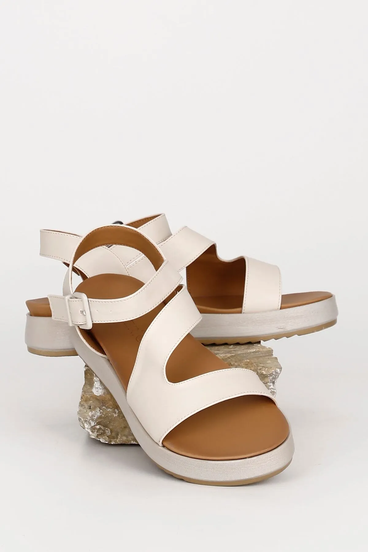 GÖNDERİ(R)  Beige Damensandalen mit Keilsohle 38024