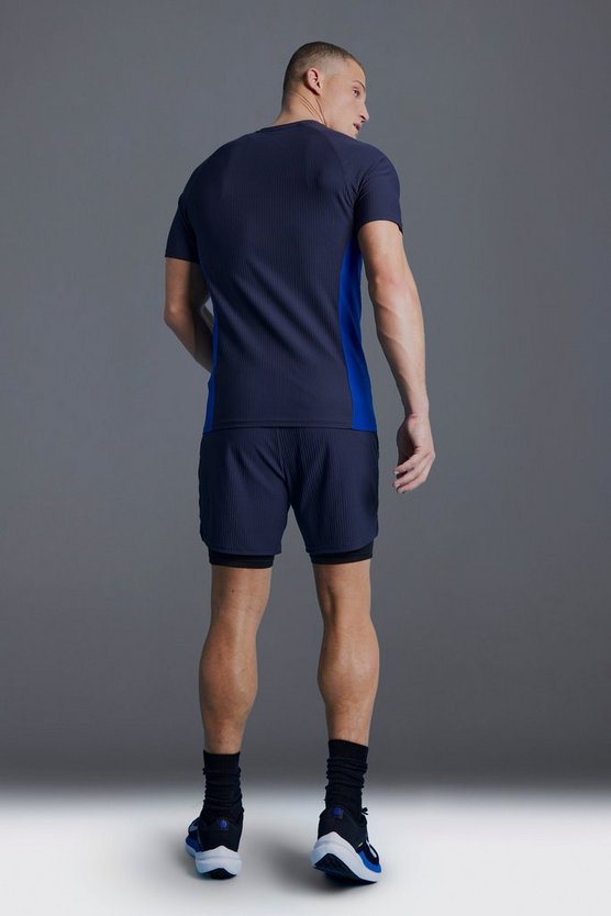Man Active Muscle Fit Colorblock T-Shirt