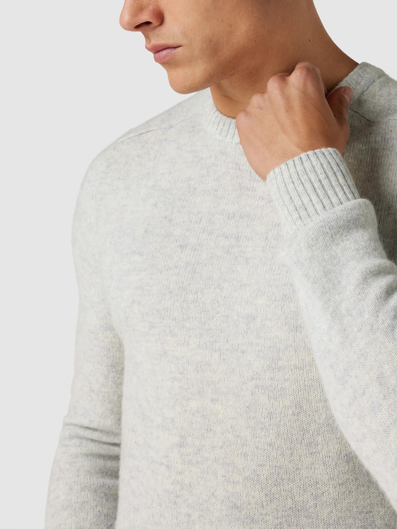 Strickpullover mit Label-Stitching in hellgrau meliert