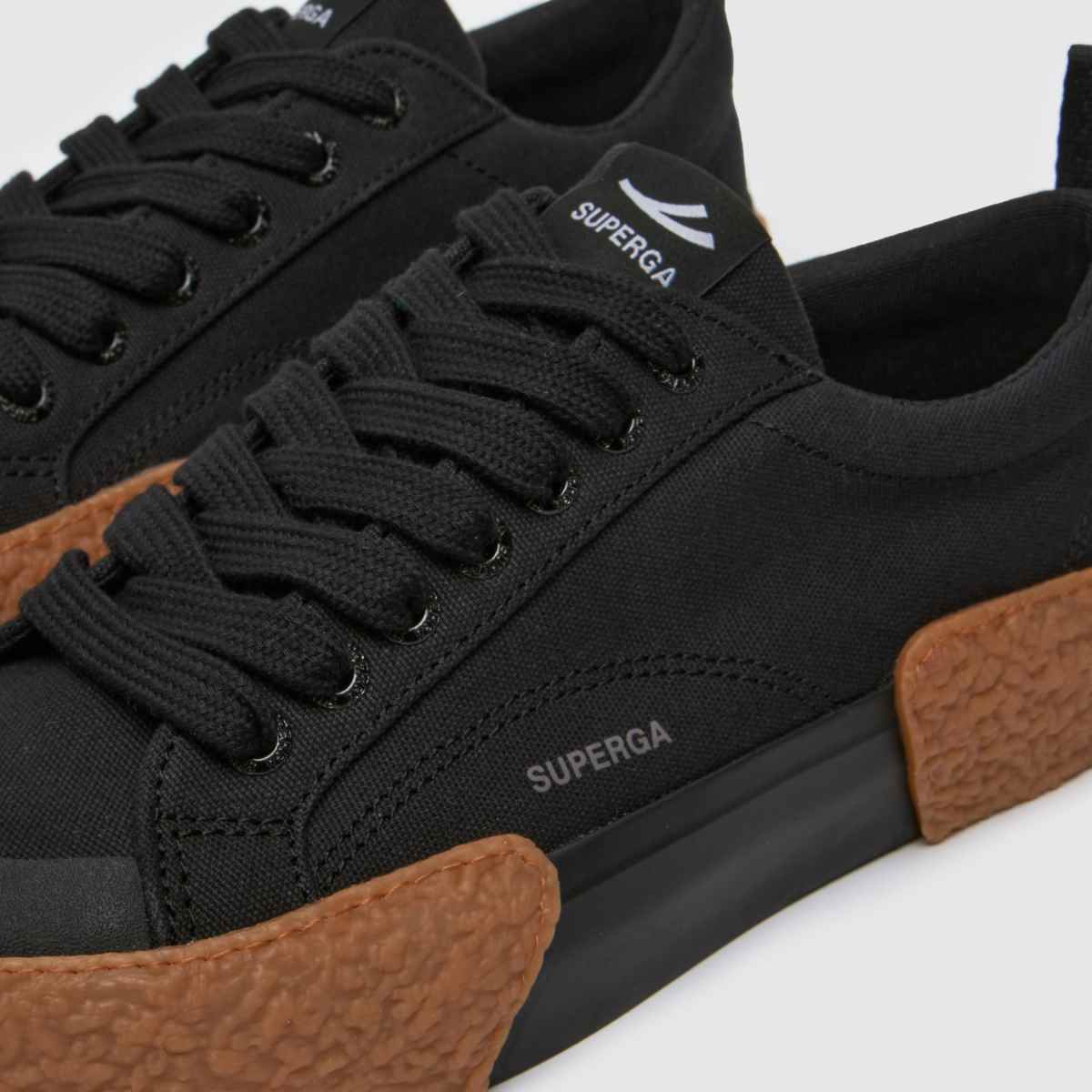 Superga – 2660 – Svarta randiga sneakers med stora bumpers