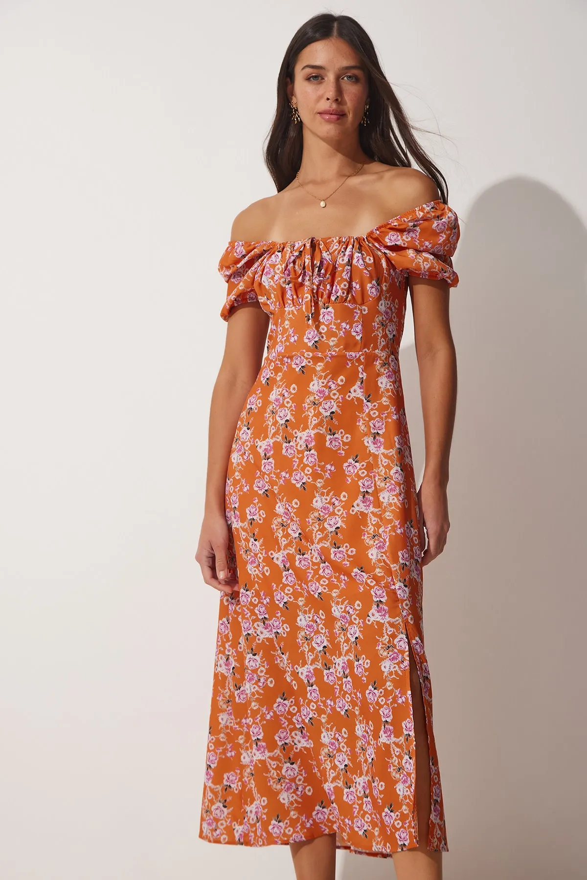 Happiness İstanbul  Orangefarbenes Damen-Sommerkleid mit gerafftem Kragen und floraler Satinoberfläche FF00125