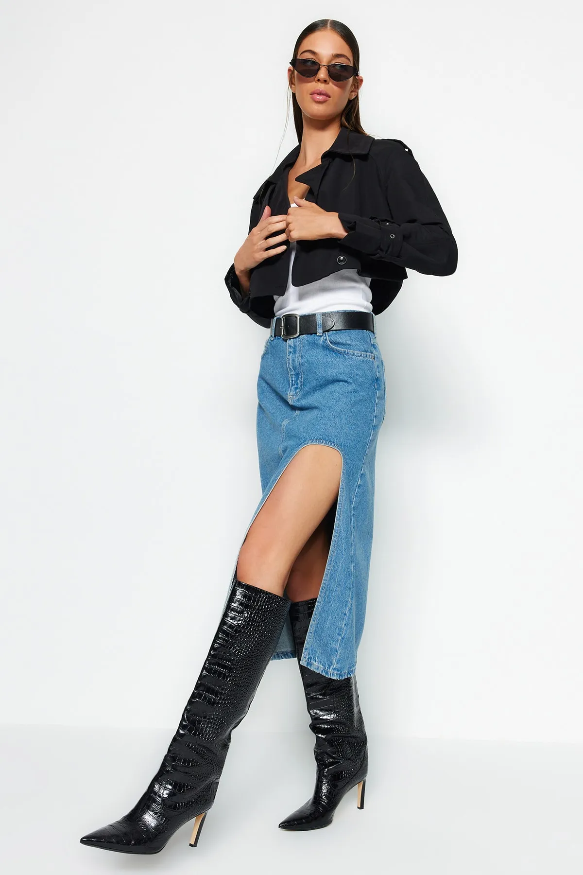 Trendyol Collection  Blauer geschlitzter Midi-Jeansrock TWOAW24ET00086