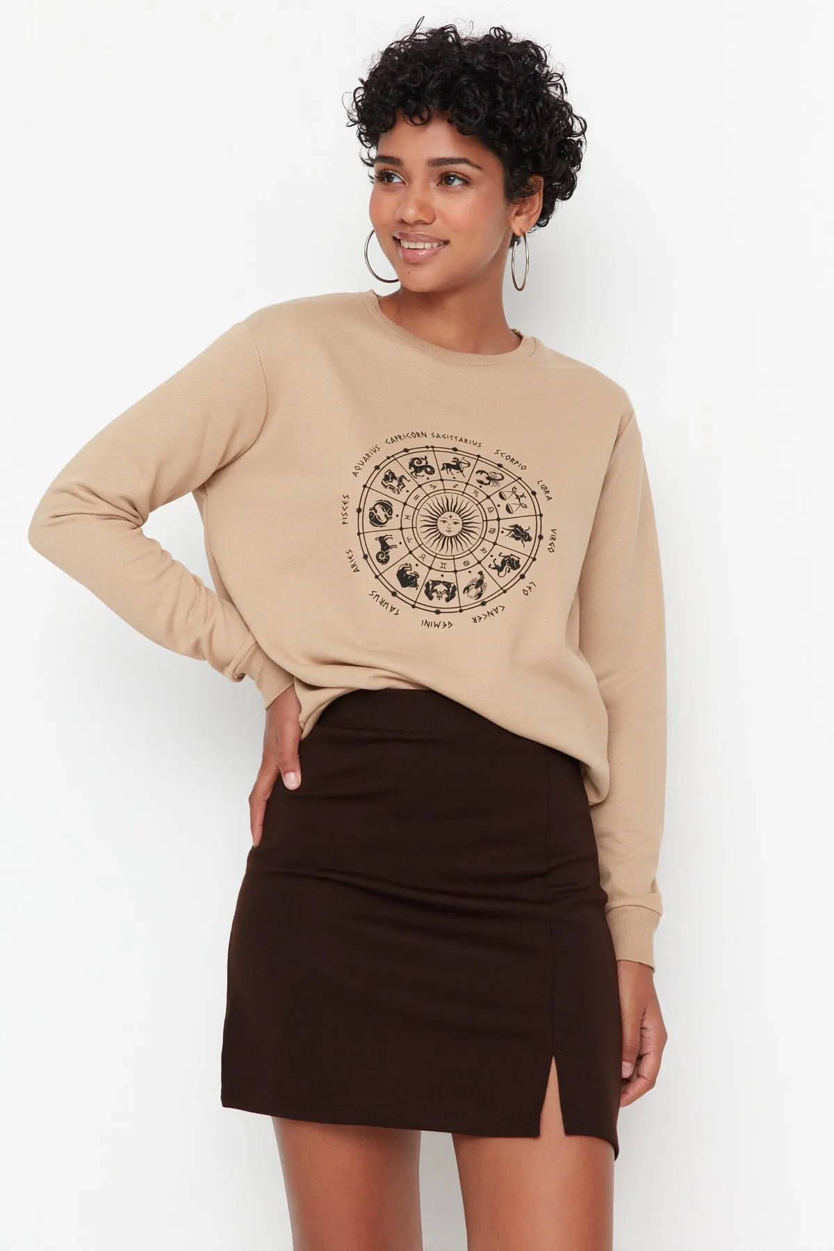 Trendyol Collection  Brauner Mini-Strickrock mit Schlitz und hoher Taille TWOAW23ET00045