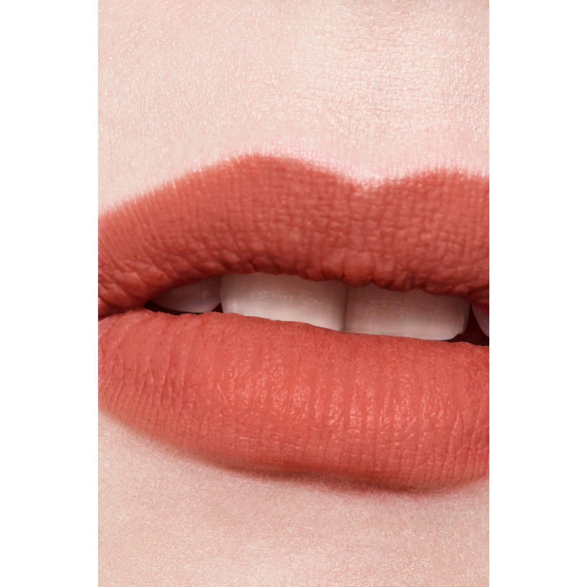 ROUGE ALLURE LIQUID VELVET - RUJ FLUID MAT INTENS, DE ULTRA-LUNGĂ DURATĂ