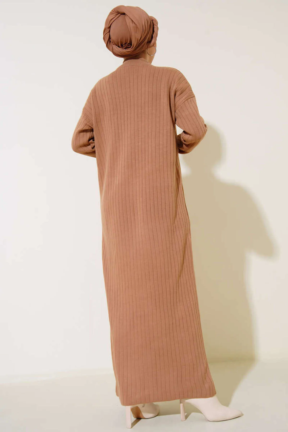 benguen  11026 Geripptes langes Strickkleid mit Kragen und Reißverschluss, Nerz