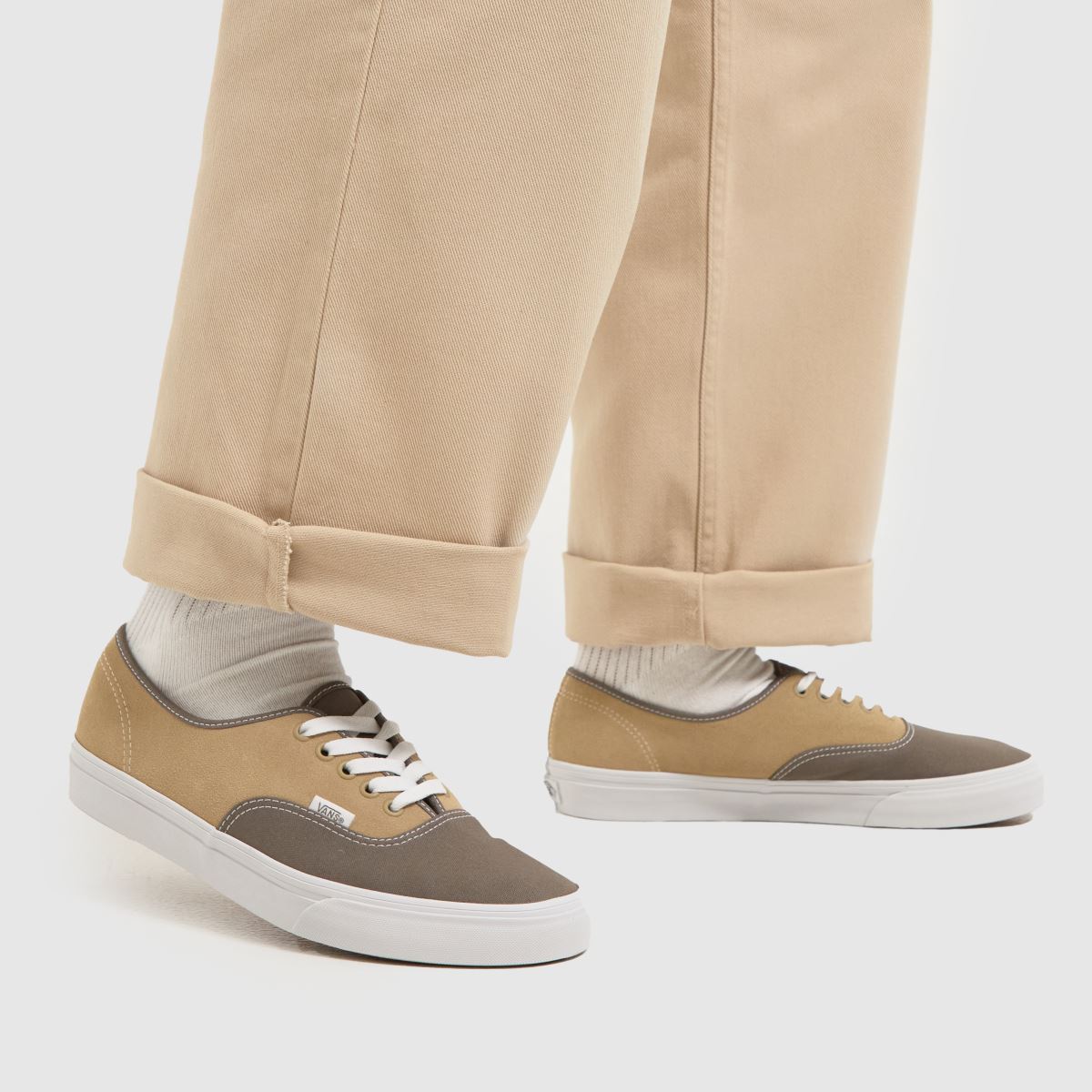 Autentiska Vans-sneakers i beige och brunt