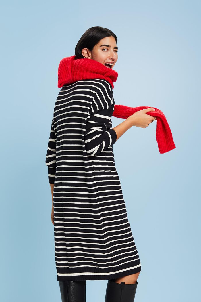 Strickkleid mit Stehkragen