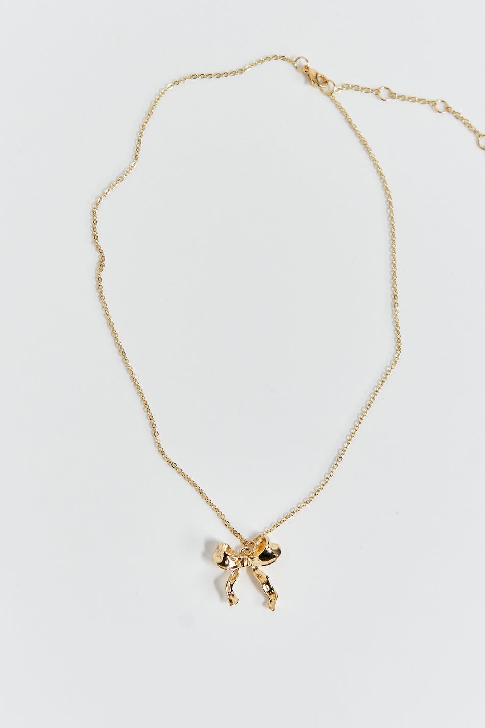 Bow necklace
