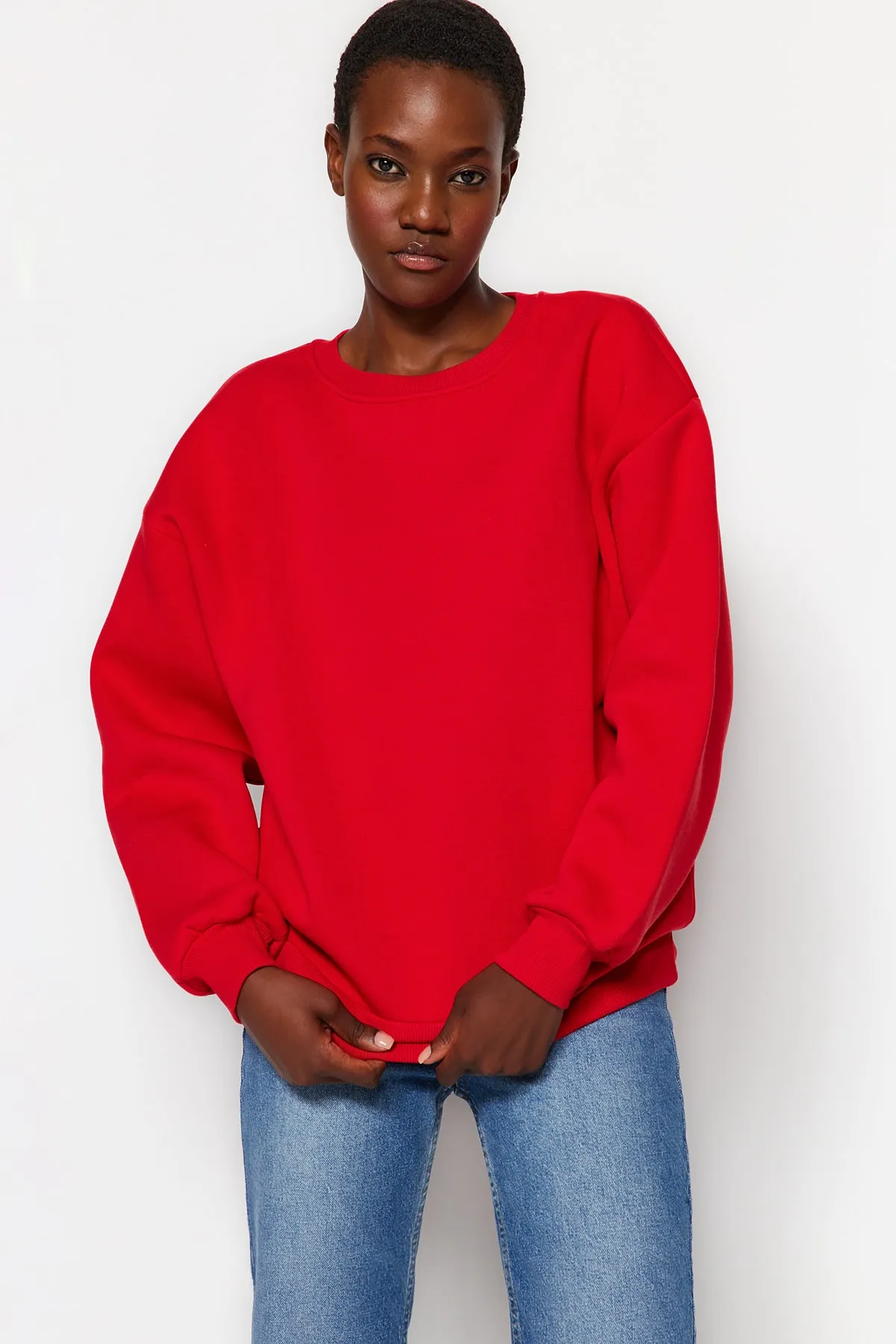 Trendyol Collection  Rotes Oversize/Bequem geschnittenes Basic-Rundhals-Sweatshirt aus dickem Fleece mit Innenfutter TWOAW24SW00102