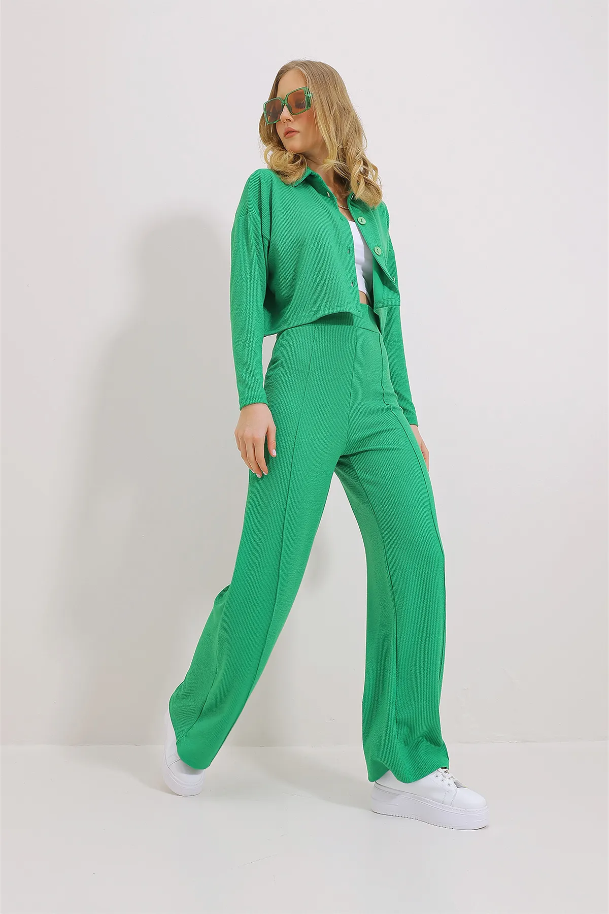 Trend Alaçatı Stili  Grünes Thessaloniki-Strick-Crop-Hemd und Grassy-Palazzo-Hose im Doppelset für Damen ALC-X11443