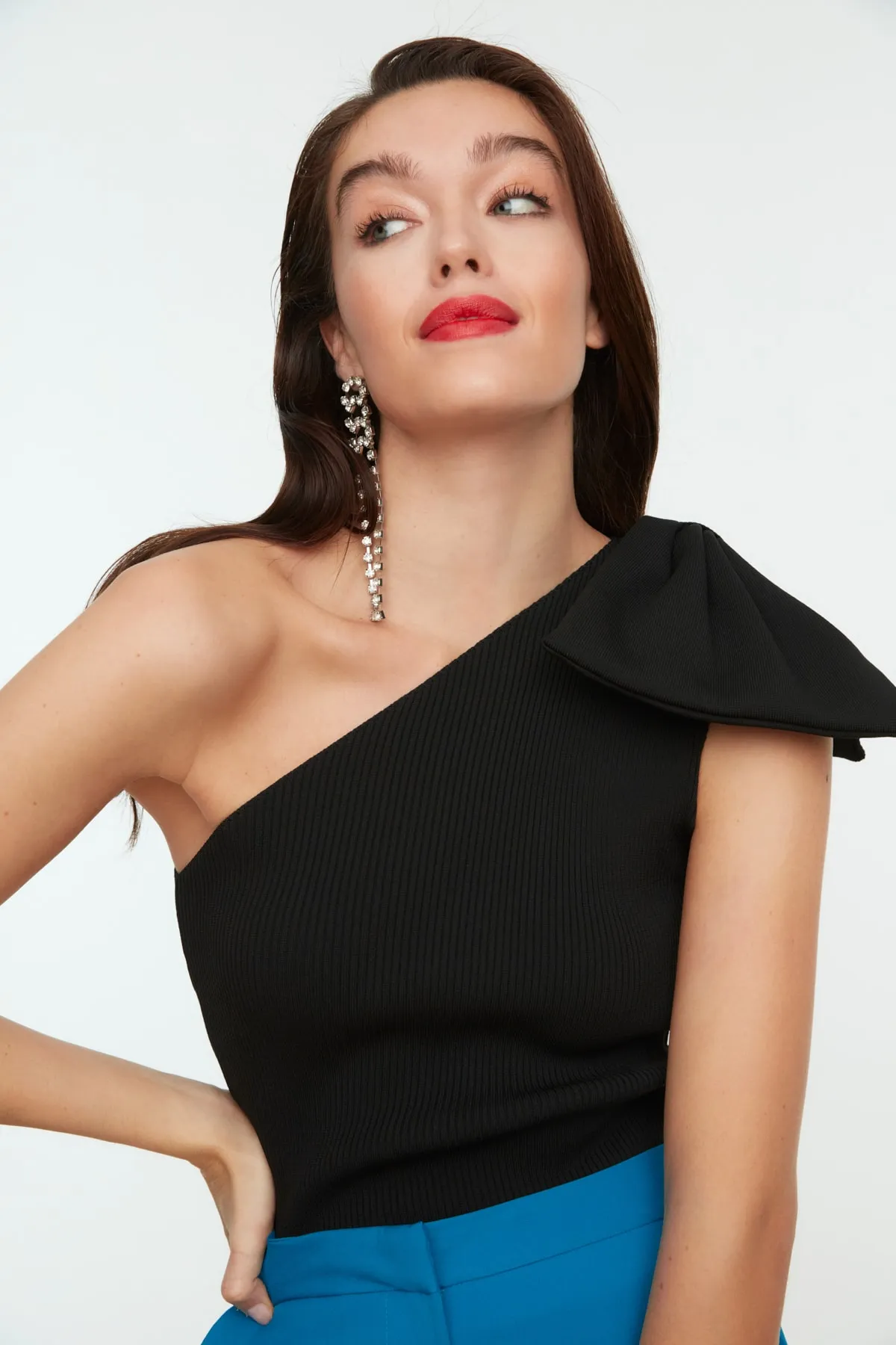 Trendyol Collection  Schwarze Strickbluse TPRSS22BZ0166
