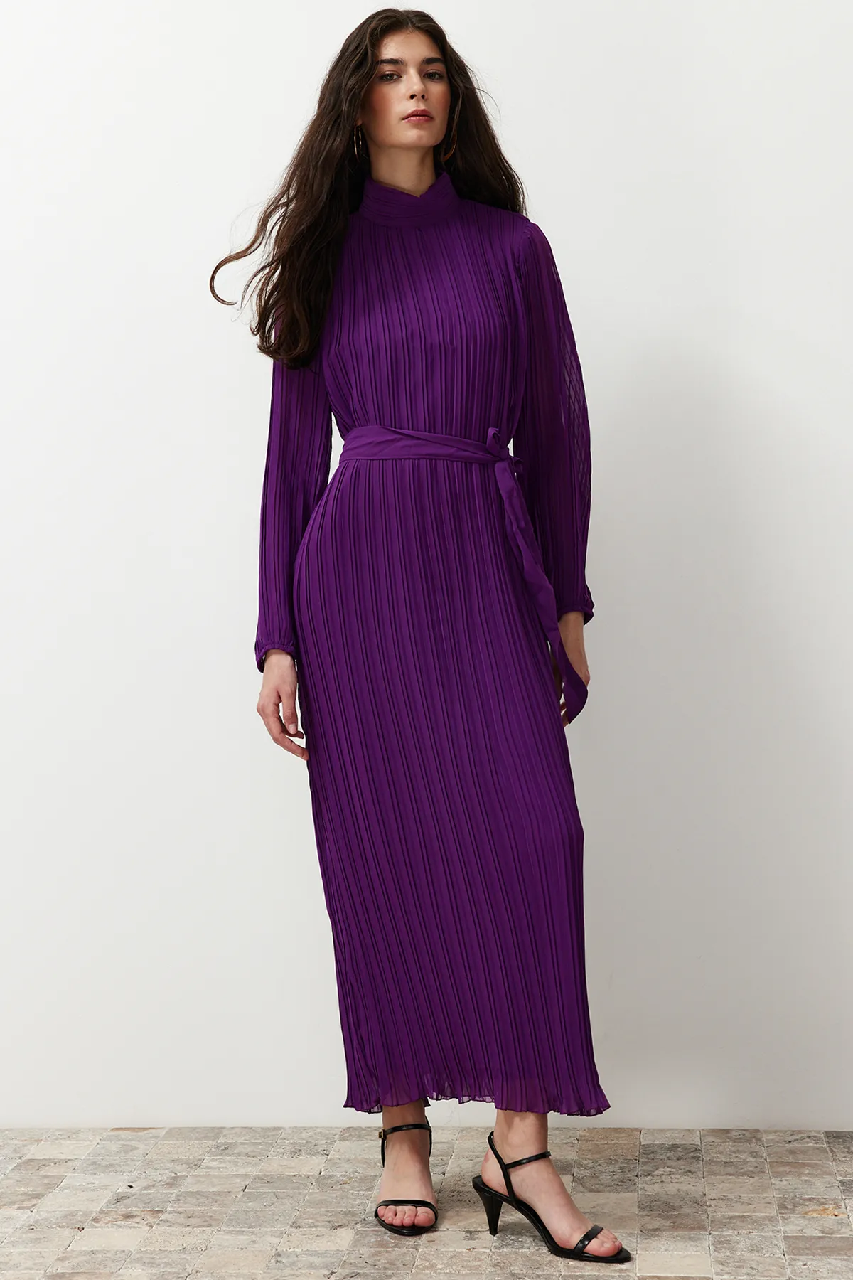 Trendyol Modest  Lila plissiertes, gewebtes, gefüttertes Chiffonkleid TCTSS24DB00040