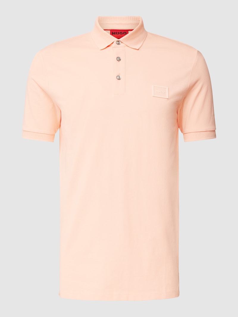 Poloshirt mit Label-Patch Modell 'Dereso' in apricot