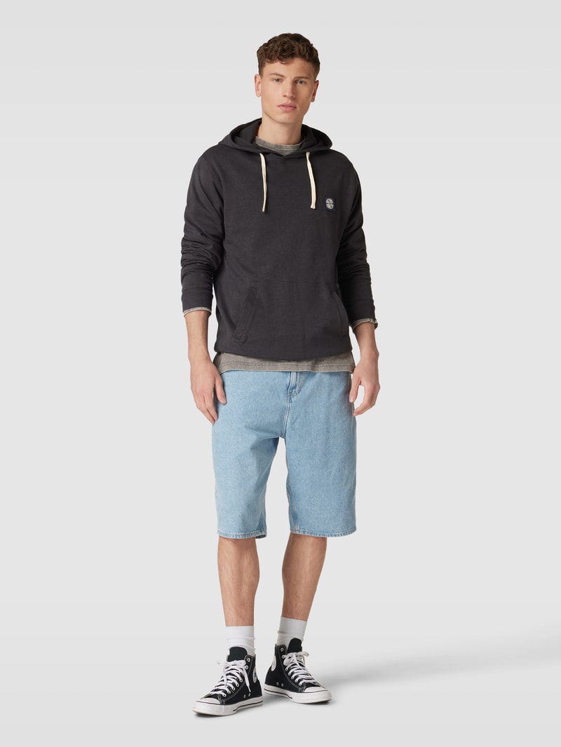 Hoodie mit Känguru-Tasche in schwarz
