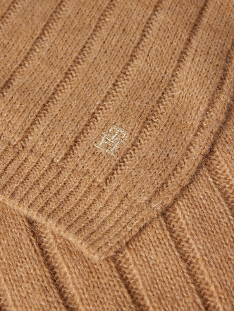 Schal mit Label-Stitching Modell 'Timeless' in beige