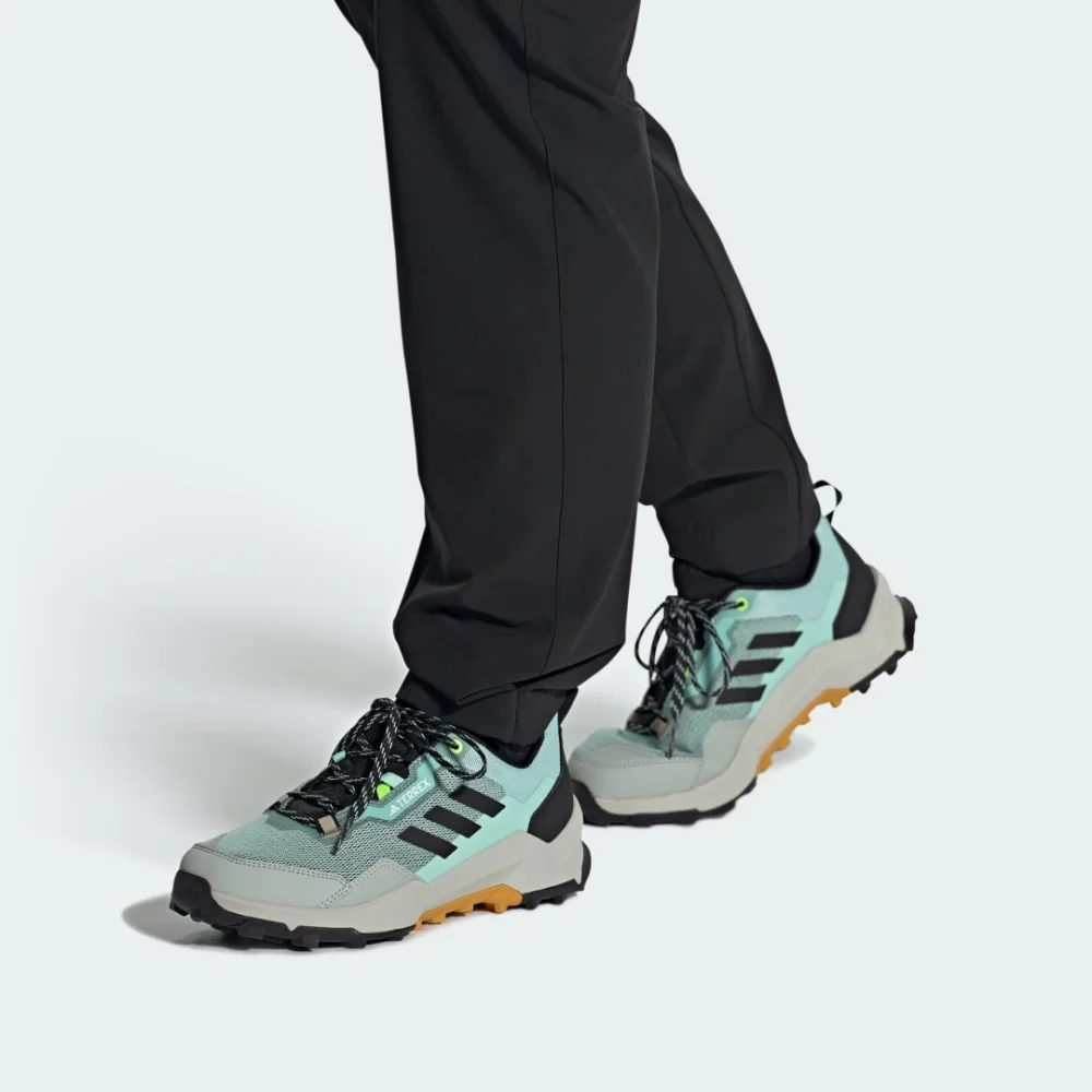 adidas AX4 IF4870 / schwarz