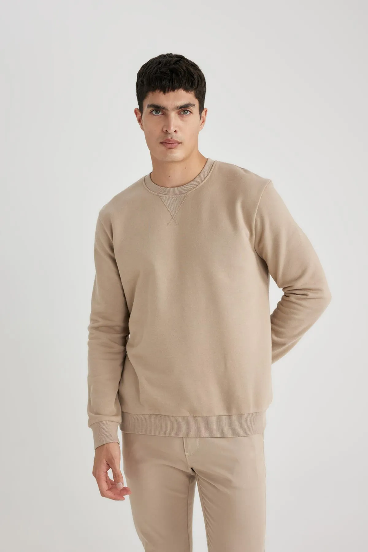 DeFacto  Basic-Sweatshirt aus Baumwolle mit normaler Passform und Rundhalsausschnitt