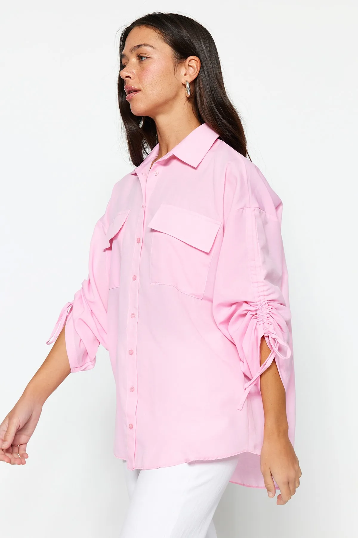 Trendyol Modest  Hellrosa Hemd aus gewebter Baumwolle mit verstellbaren Ärmeln und Kordelzug TCTSS23TG00011