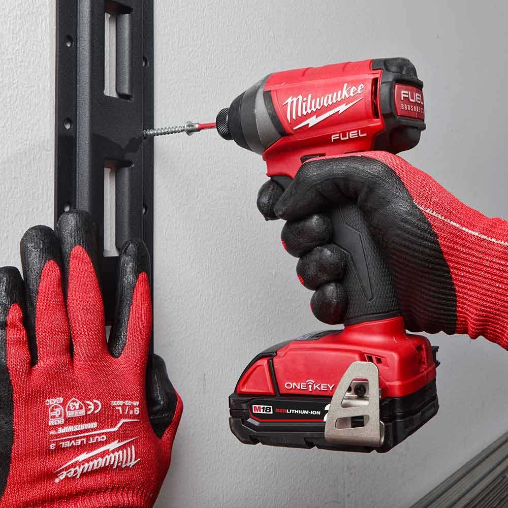Trilhos de prateleira verticais de 2 peças MILWAUKEE E-Track PACKOUT™ 48228482