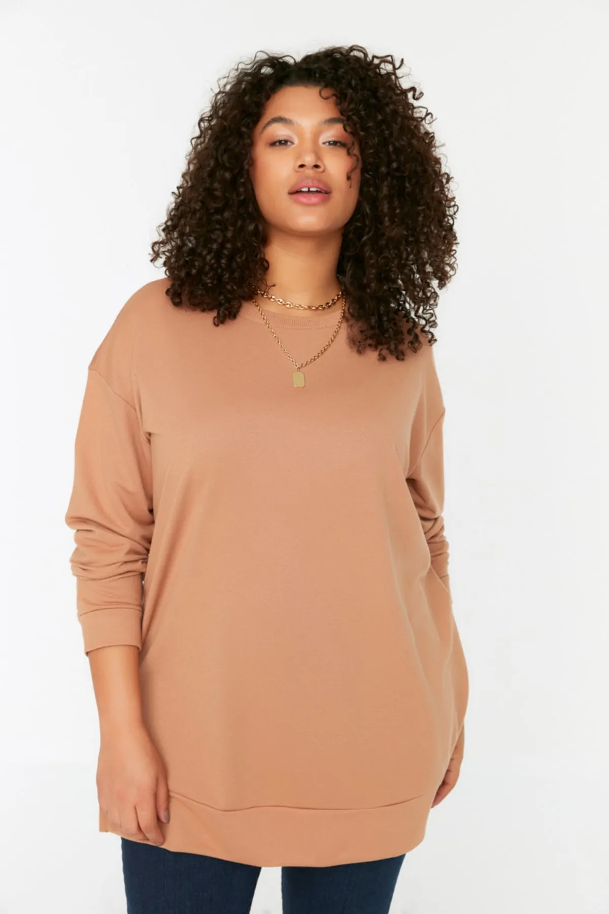 Trendyol Curve  Kamelfarbenes, dünnes Strick-Sweatshirt mit Schlitz und Details TBSSS22SW0173
