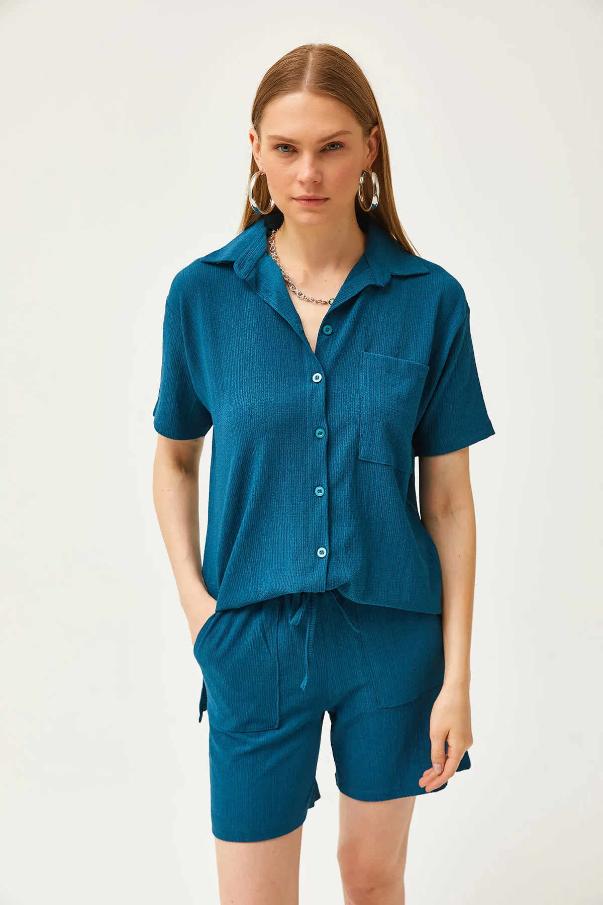 Olalook  Damen Petrolblaues Oberteil, Hemd mit Hosentasche und Shorts-Set TKM-19000284