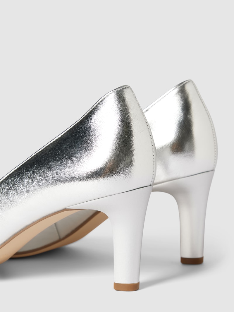 Pumps aus Leder mit Pfennigabsatz in silber