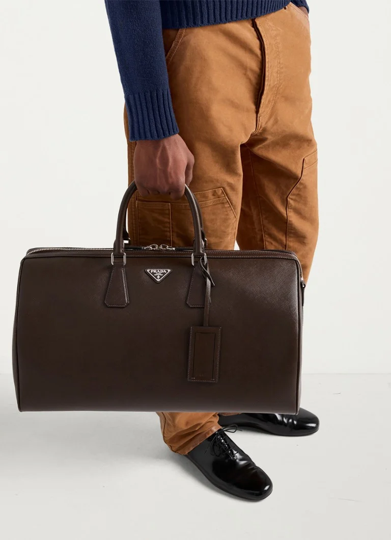 Pantaloni cargo clasici Prada din molesquín cu nasturi din piele.